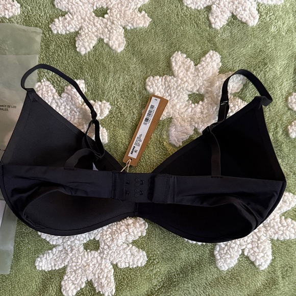 NWT 32D Skims wireless form push up plunge bra, onyx - Picture 4 of 7